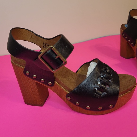 WHITE MOUNTAIN Altheda Platform Heel
Sandals Sz 6.5 - Picture 4 of 11